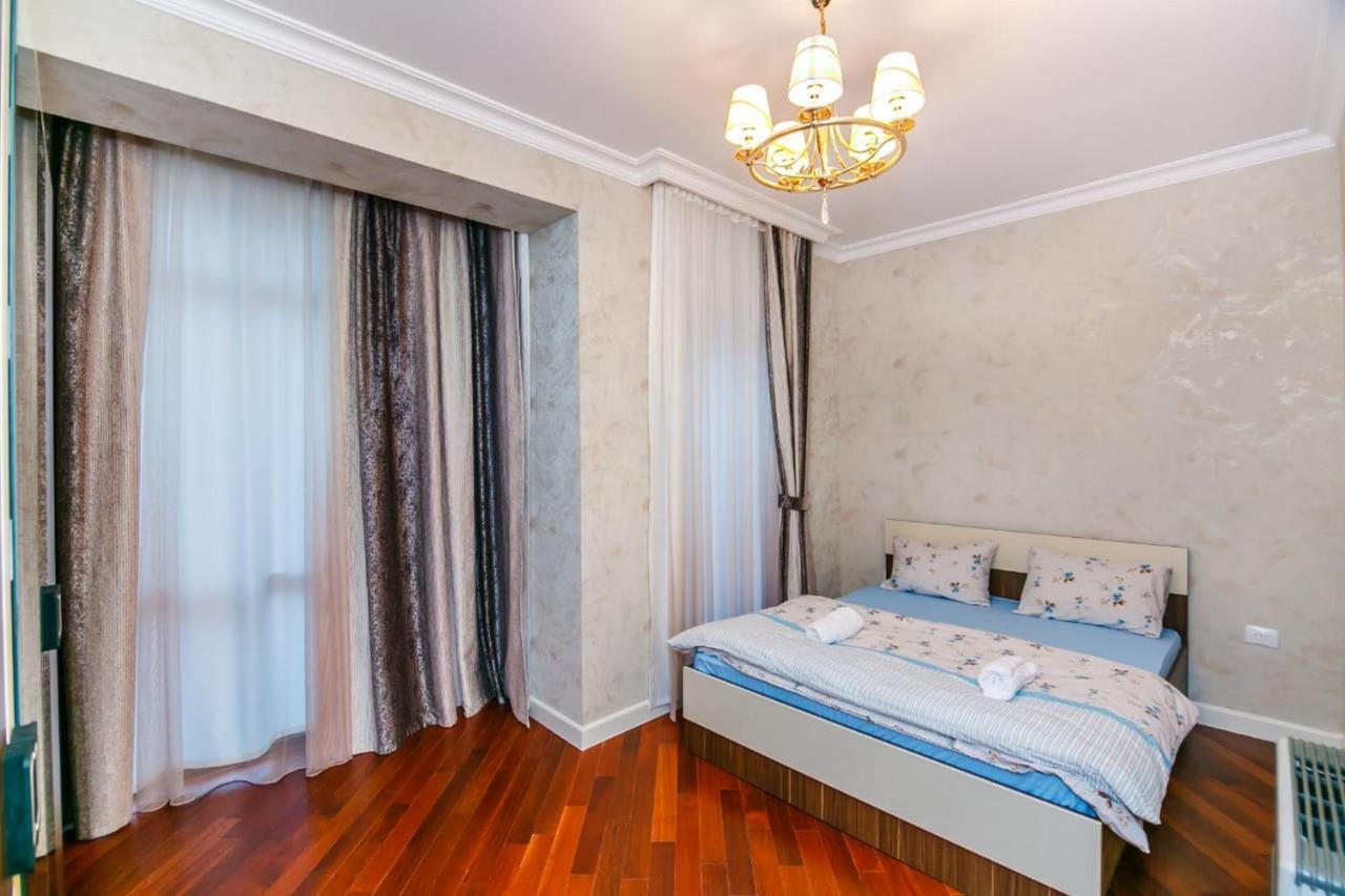 Lux Family Apartment In City Center Baku Kültér fotó