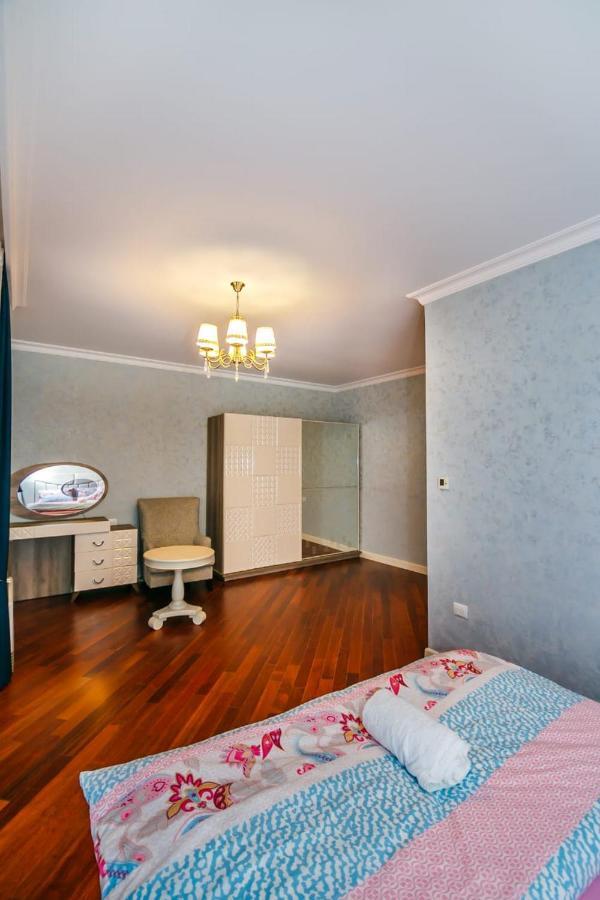 Lux Family Apartment In City Center Baku Kültér fotó